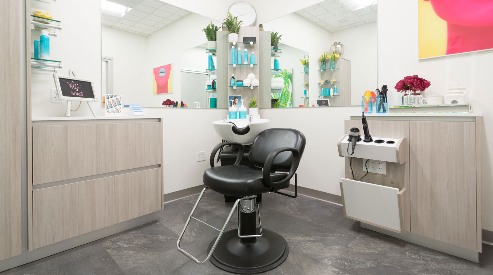 Photo of a hairdressing chair in the studio